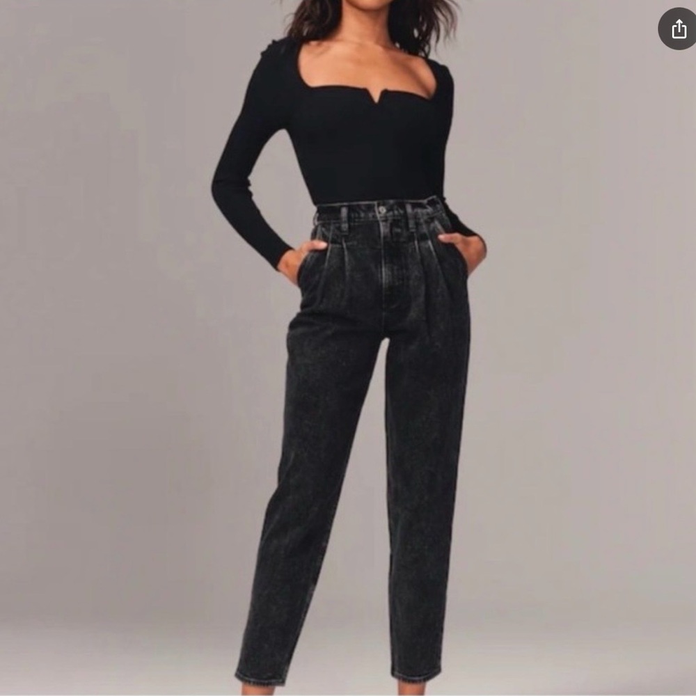 Abercrombie & Fitch 80s Mom Ultra High Rise Tapered Pleated Jeans | Size 27